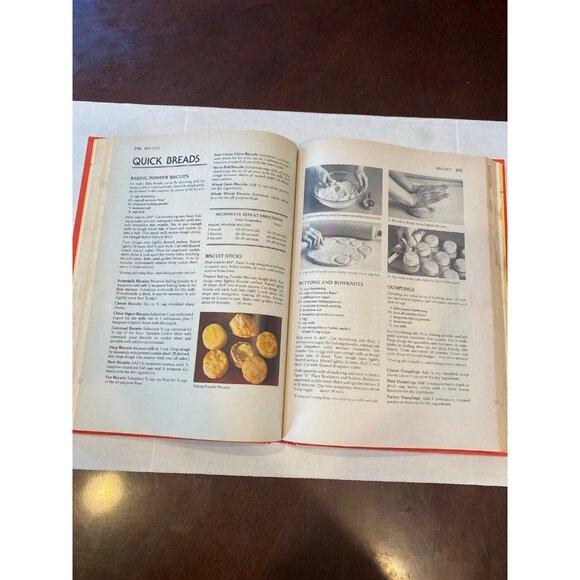 Vintage Betty Crocker's Cookbook Hardback Third Printing 1980 - Picture 7 of 12